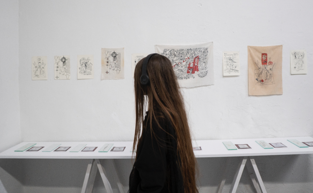 Să rămân nu pot pleca – o expoziție de artă de KAR [UA]